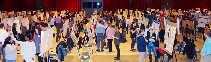 Students talk around Symposium